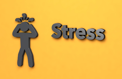 homme se tenant la tête et mot stress
